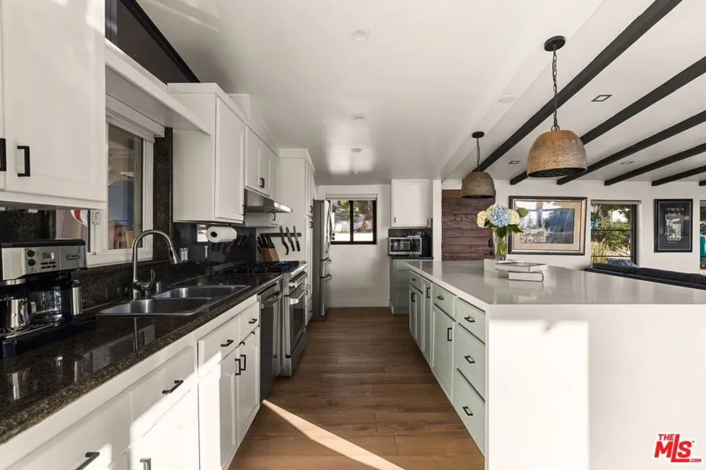 22505 Macfarlane Drive Los Angeles, CA 91364
