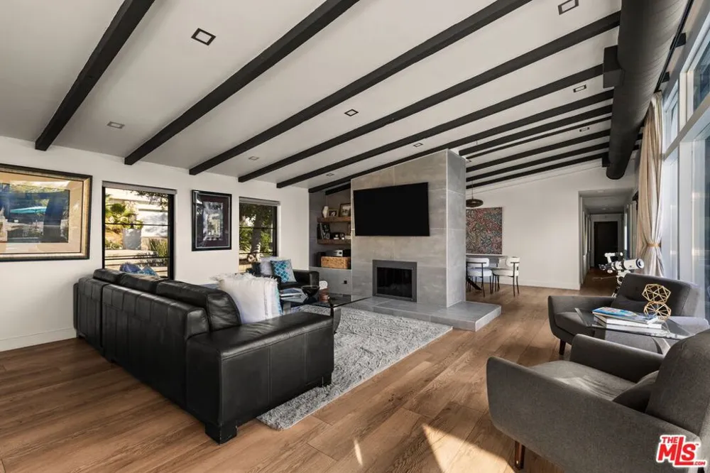 22505 Macfarlane Drive Los Angeles, CA 91364