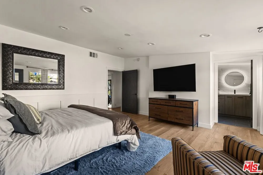22505 Macfarlane Drive Los Angeles, CA 91364