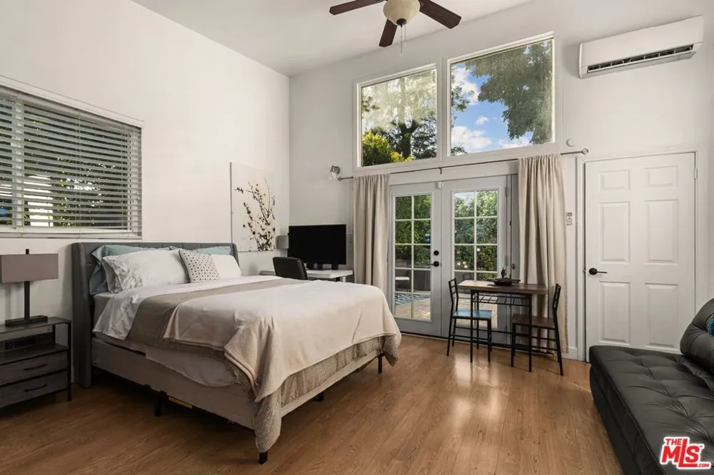 22505 Macfarlane Drive Los Angeles, CA 91364