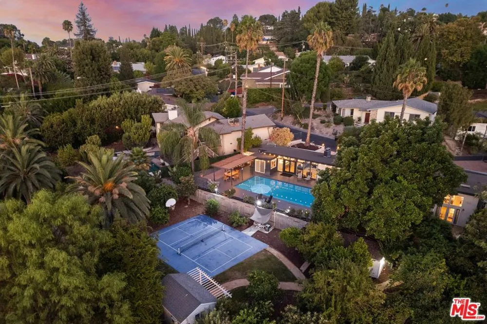 22505 Macfarlane Drive Los Angeles, CA 91364