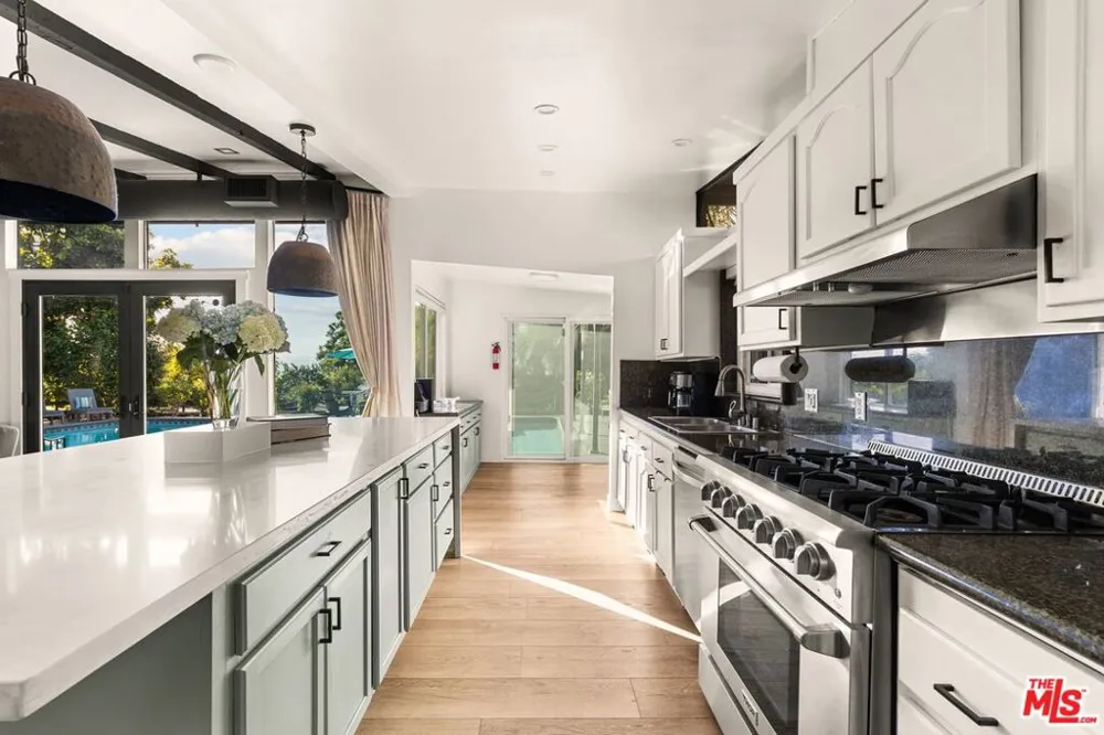 22505 Macfarlane Drive Los Angeles, CA 91364