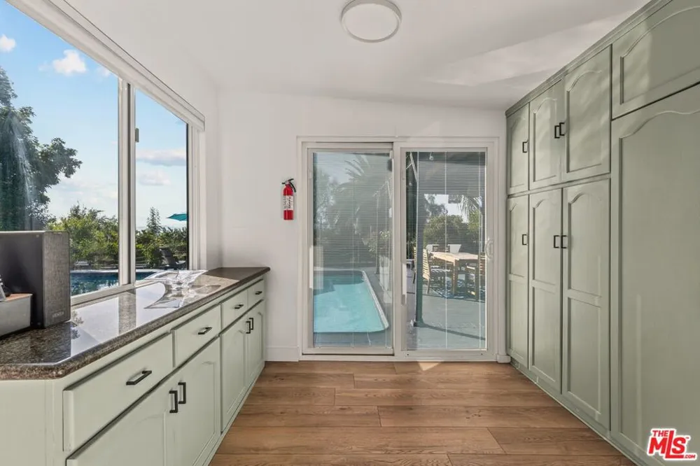 22505 Macfarlane Drive Los Angeles, CA 91364
