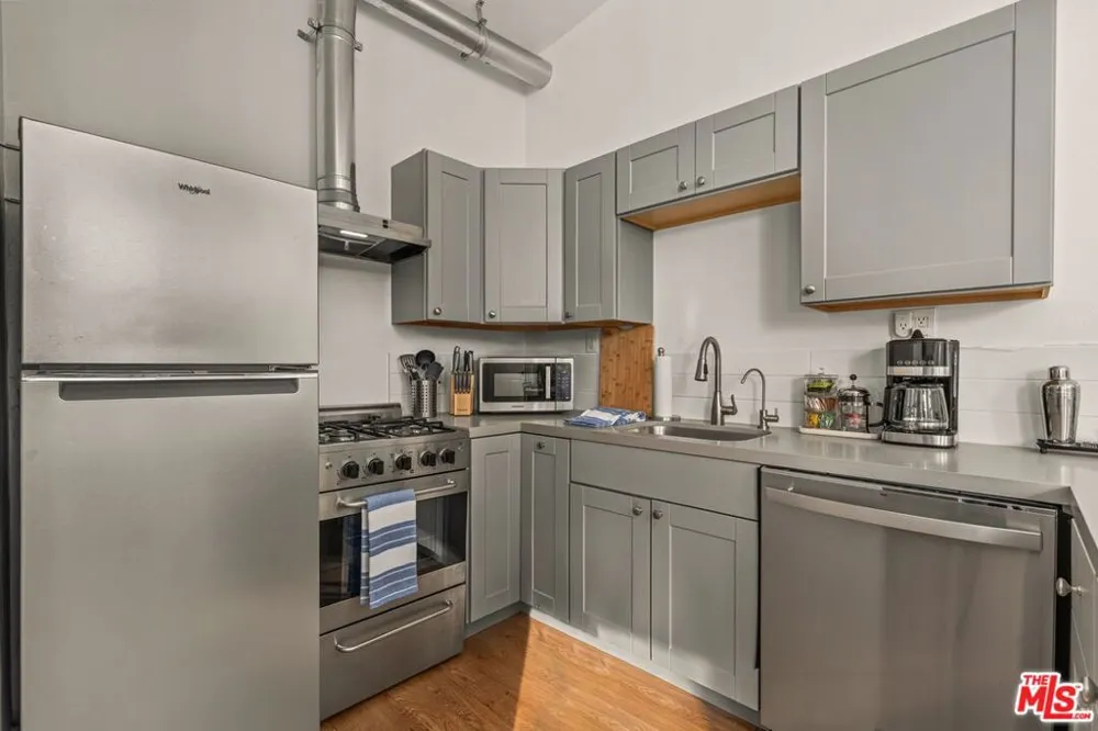 22505 Macfarlane Drive Los Angeles, CA 91364