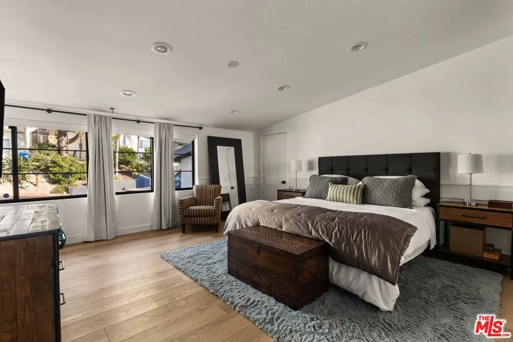22505 Macfarlane Drive Los Angeles, CA 91364