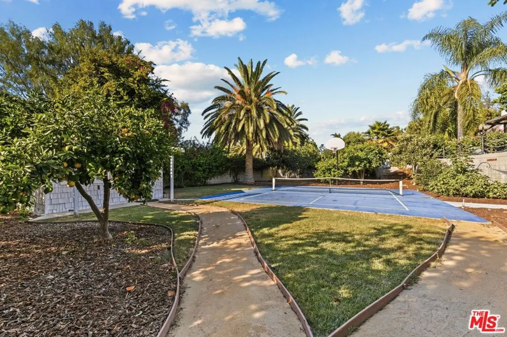 22505 Macfarlane Drive Los Angeles, CA 91364