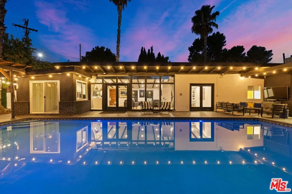 22505 Macfarlane Drive Los Angeles, CA 91364