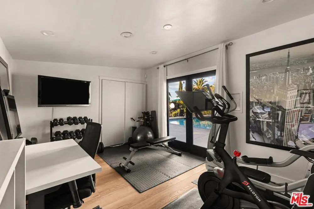 22505 Macfarlane Drive Los Angeles, CA 91364