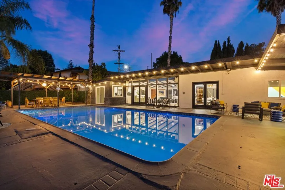 22505 Macfarlane Drive Los Angeles, CA 91364