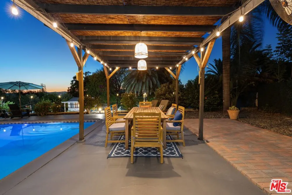 22505 Macfarlane Drive Los Angeles, CA 91364