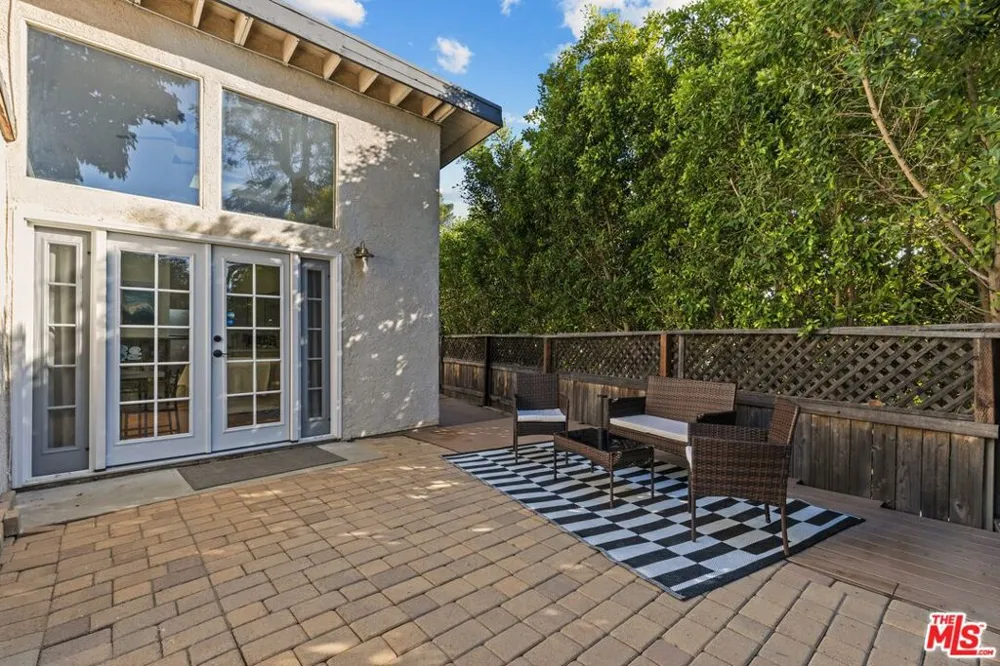 22505 Macfarlane Drive Los Angeles, CA 91364