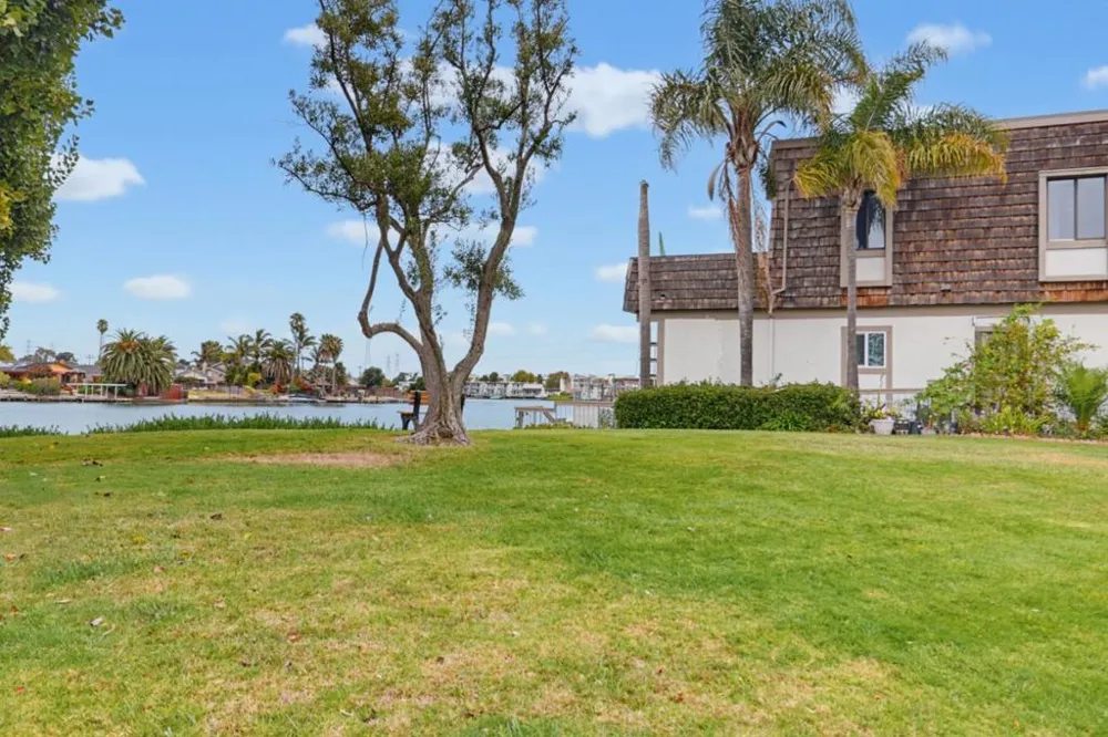 707 Fathom Drive #208 San Mateo, CA 94404