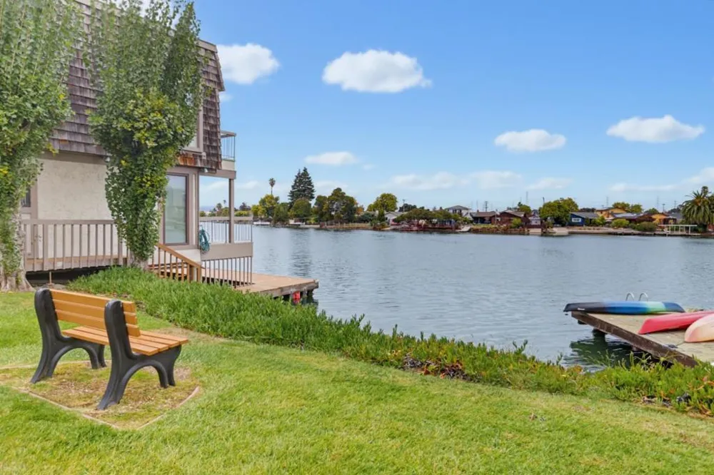 707 Fathom Drive #208 San Mateo, CA 94404