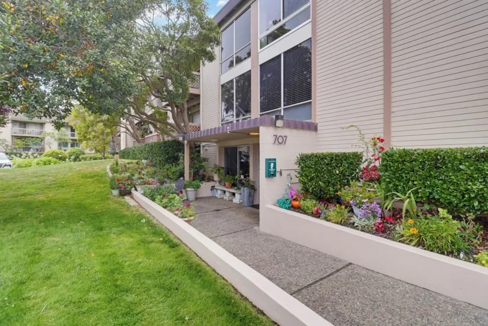 707 Fathom Drive #208 San Mateo, CA 94404