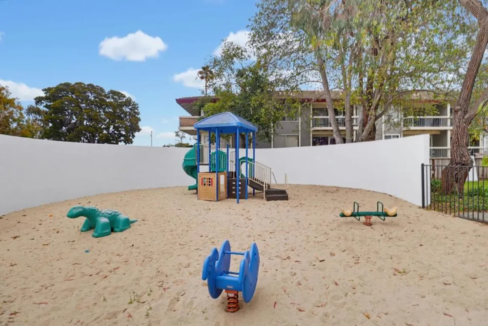 707 Fathom Drive #208 San Mateo, CA 94404