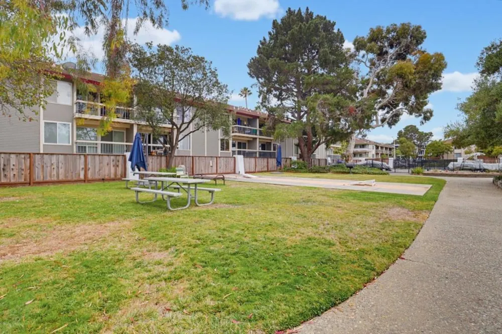 707 Fathom Drive #208 San Mateo, CA 94404