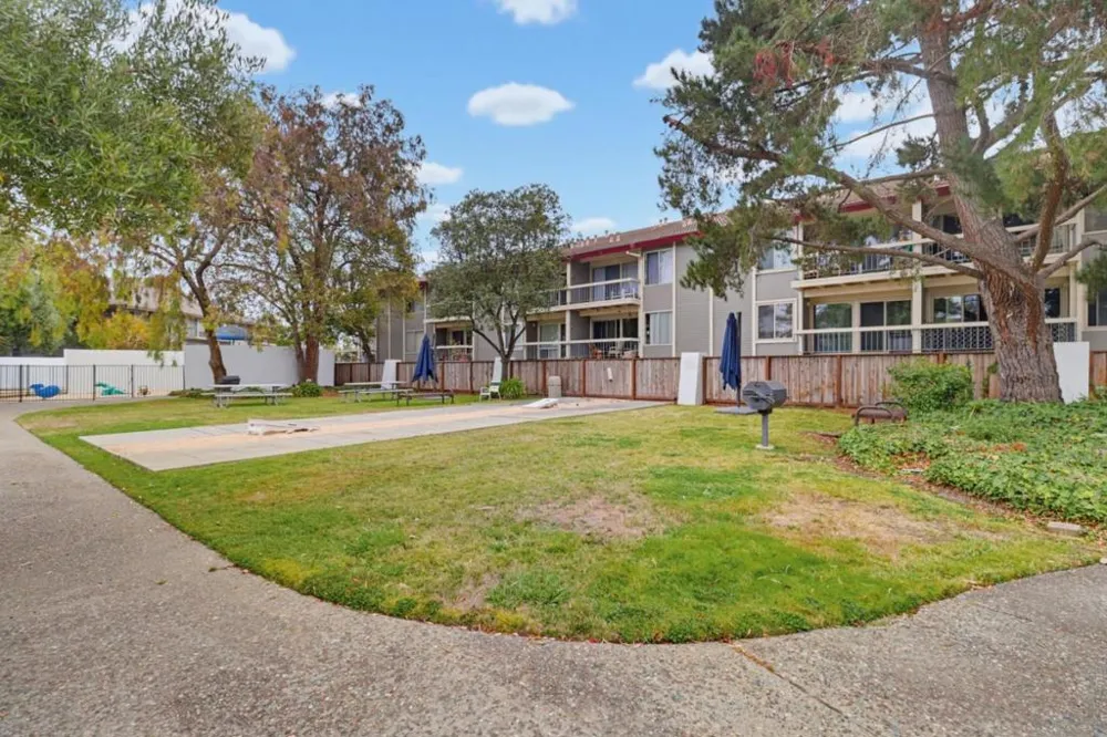 707 Fathom Drive #208 San Mateo, CA 94404