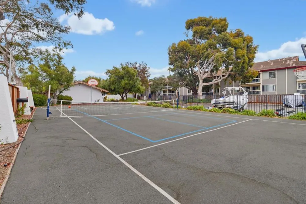 707 Fathom Drive #208 San Mateo, CA 94404
