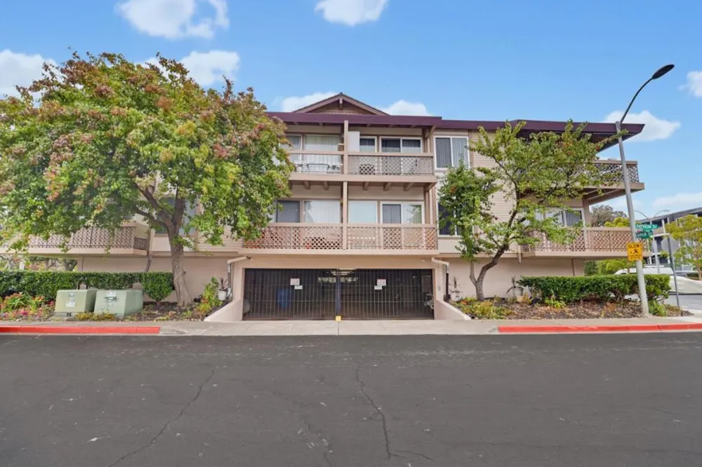 707 Fathom Drive #208 San Mateo, CA 94404