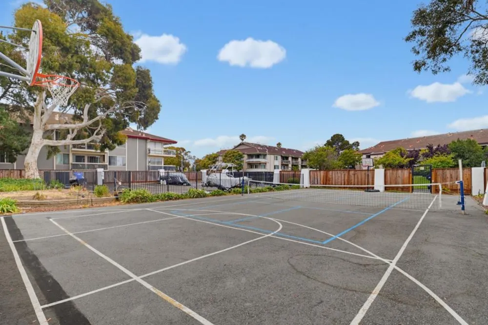707 Fathom Drive #208 San Mateo, CA 94404