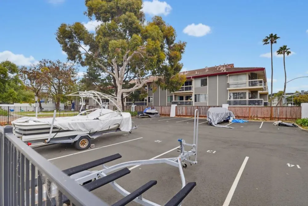 707 Fathom Drive #208 San Mateo, CA 94404