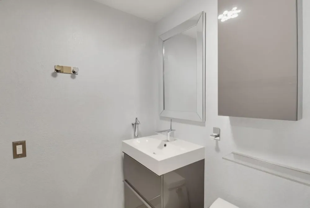 707 Fathom Drive #208 San Mateo, CA 94404