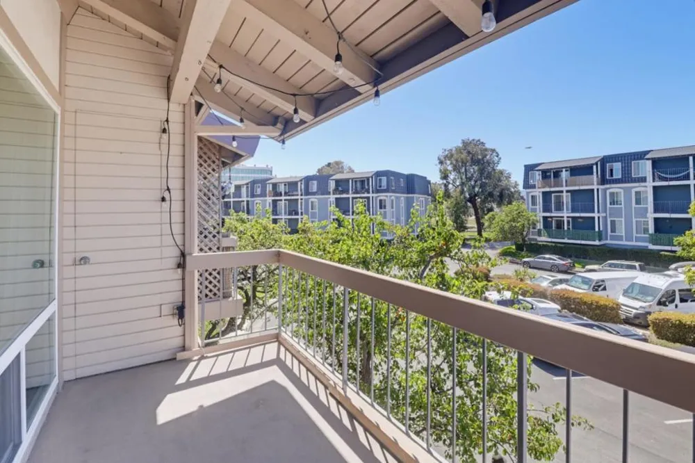 707 Fathom Drive #208 San Mateo, CA 94404