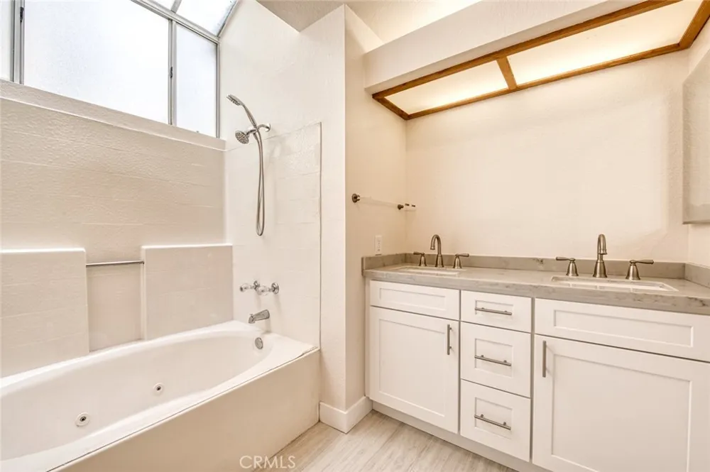 205 Santa Rosa Court Laguna Beach, CA 92651
