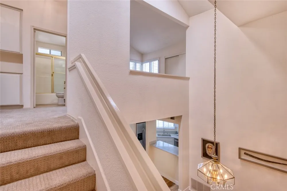 205 Santa Rosa Court Laguna Beach, CA 92651