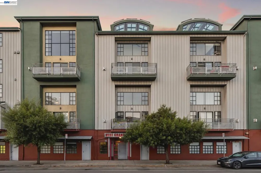 850 W GRAND AVE #14 Oakland, CA 94607