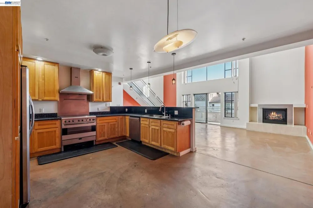 850 W GRAND AVE #14 Oakland, CA 94607