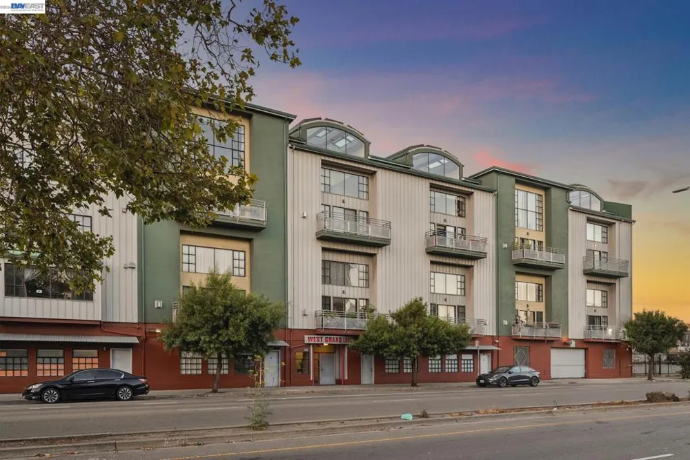 850 W GRAND AVE #14 Oakland, CA 94607