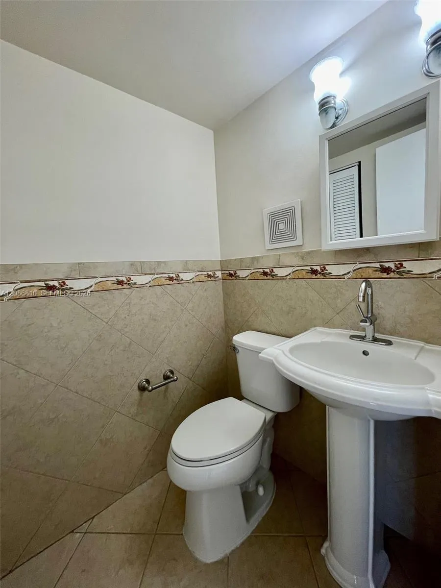 1035 W 77th St #412 Hialeah, FL 33014