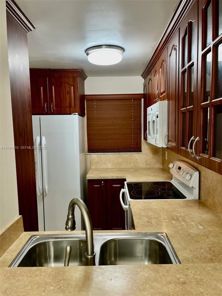 1035 W 77th St #412 Hialeah, FL 33014