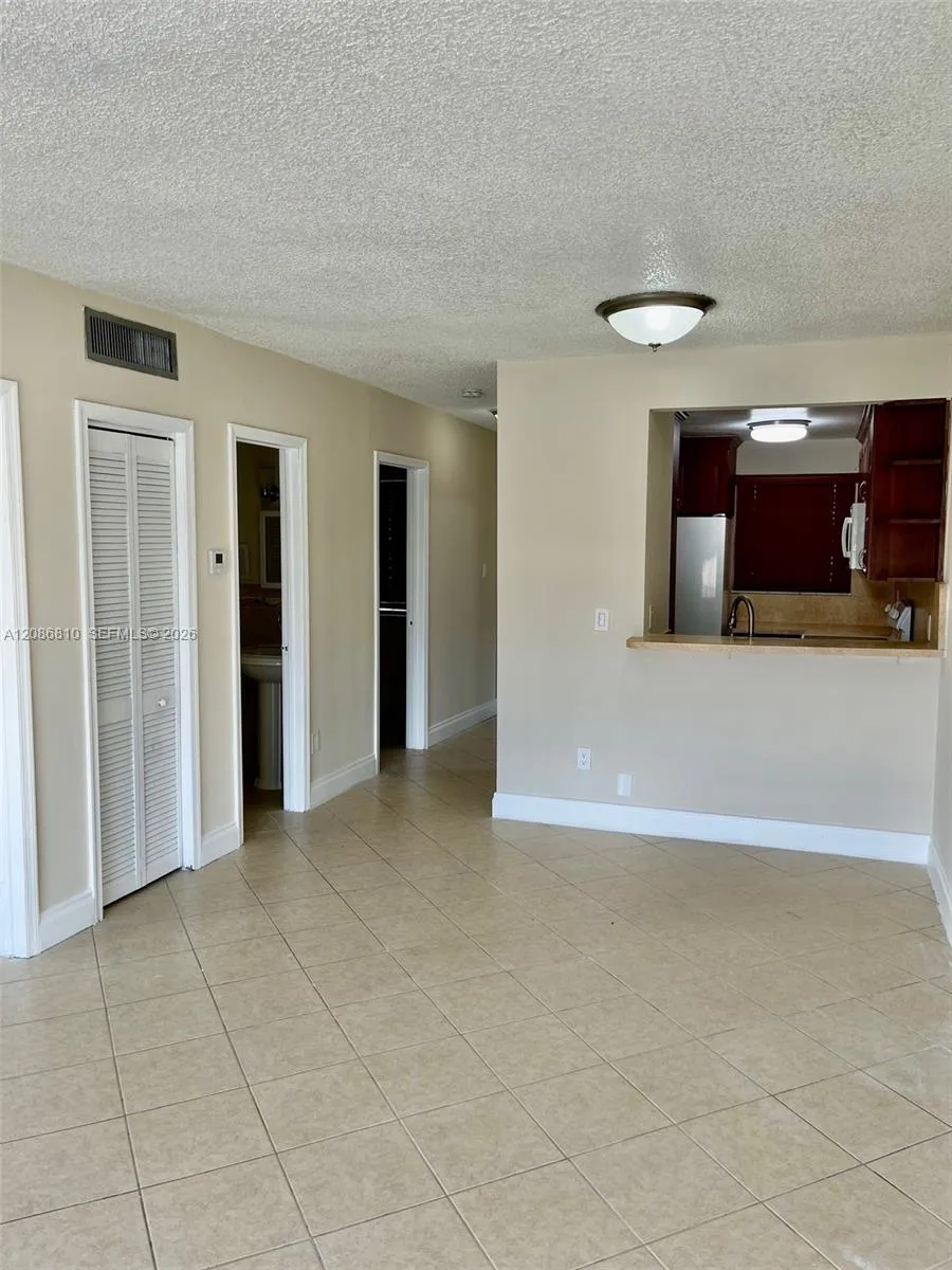 1035 W 77th St #412 Hialeah, FL 33014