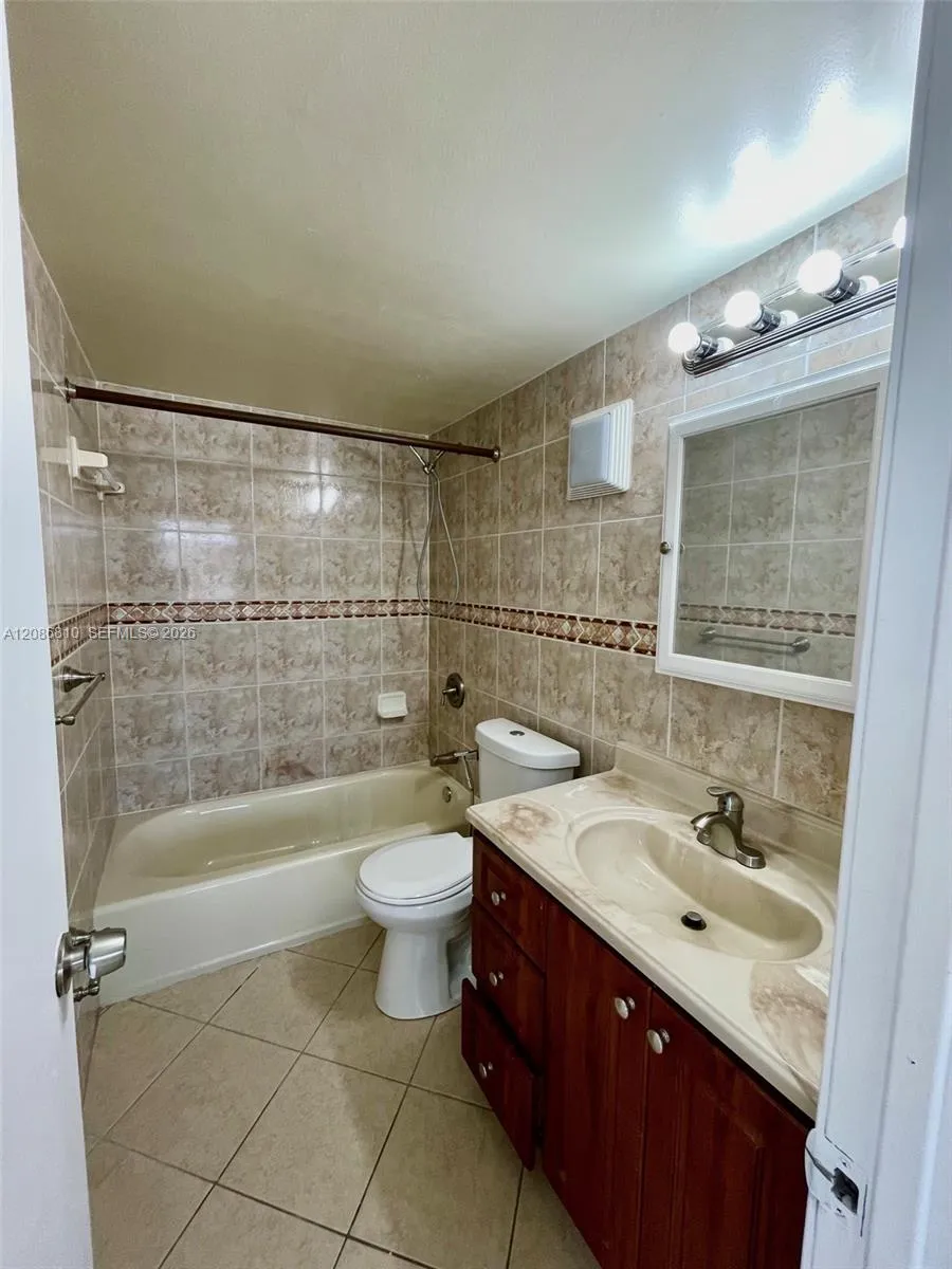 1035 W 77th St #412 Hialeah, FL 33014