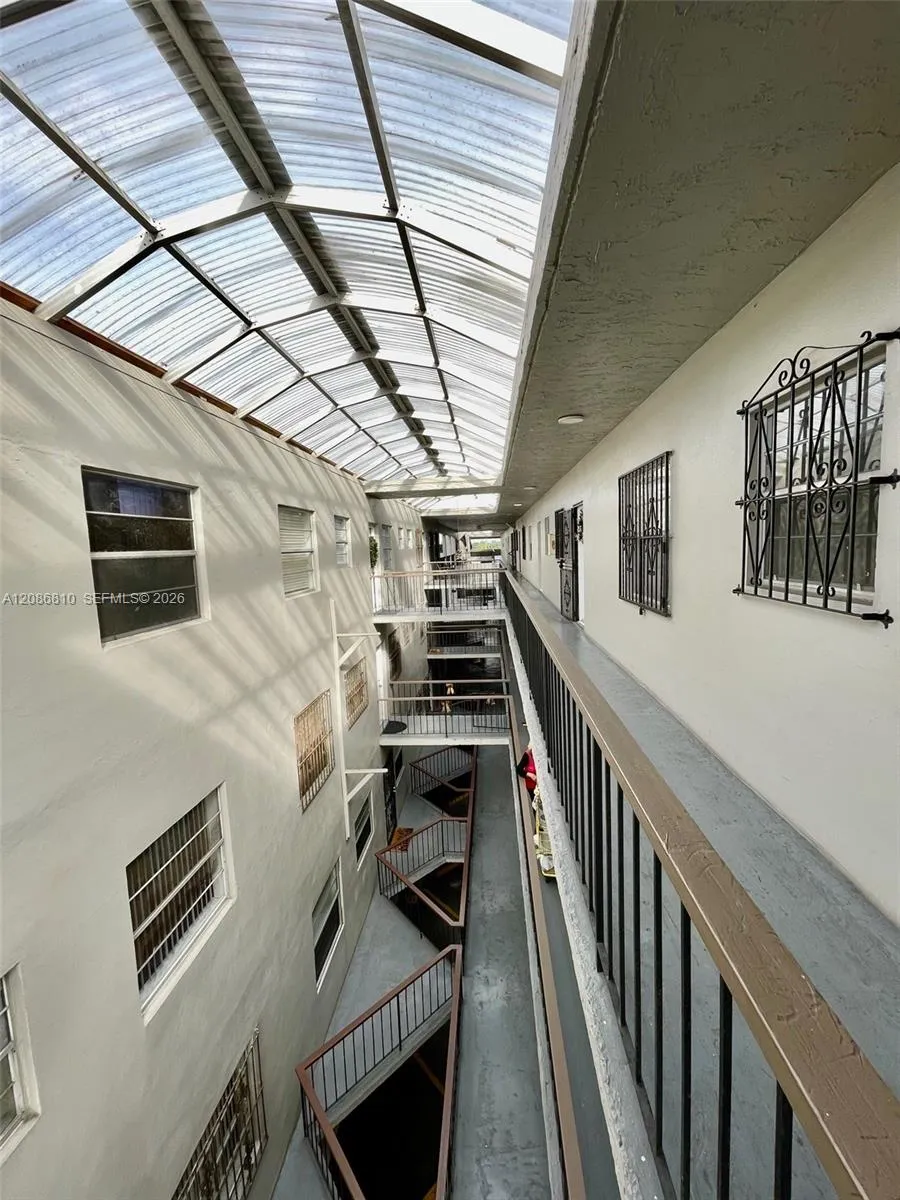 1035 W 77th St #412 Hialeah, FL 33014