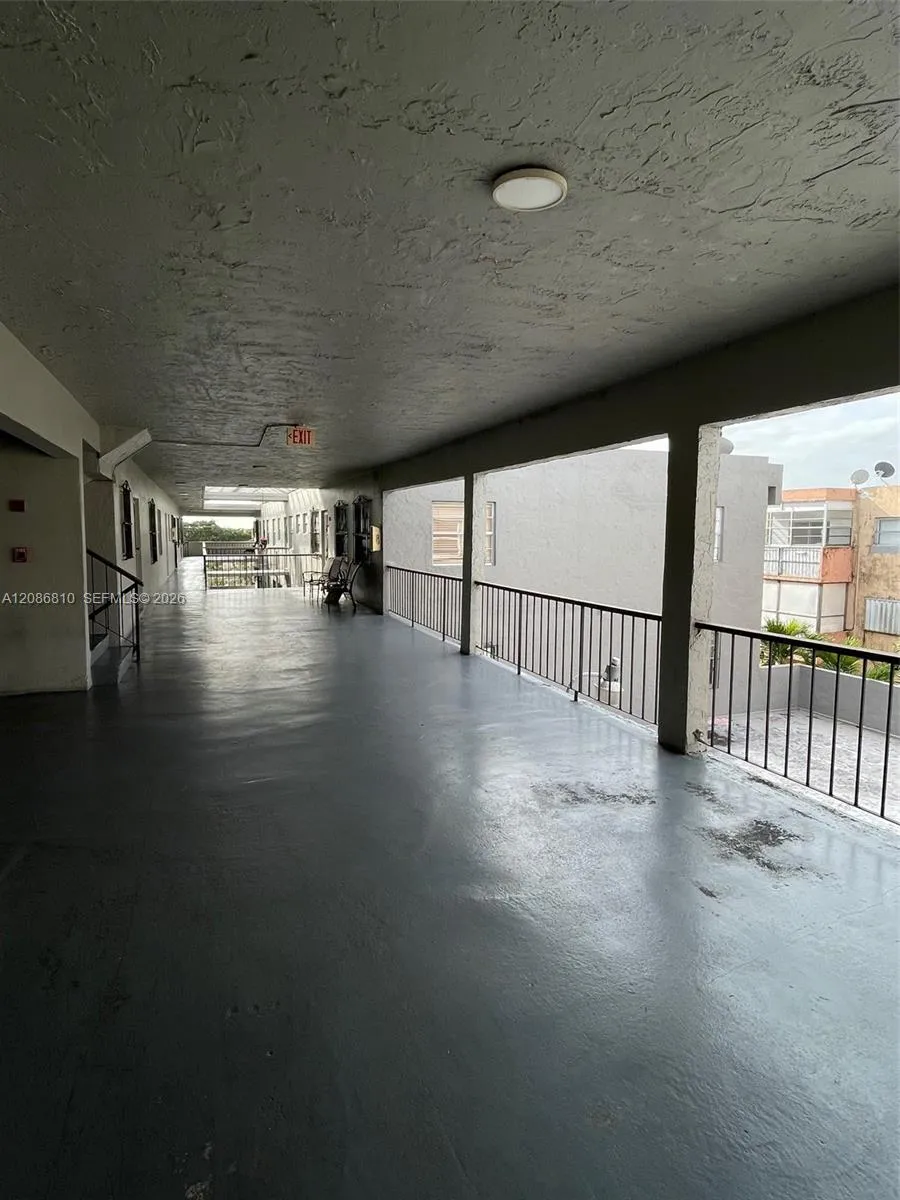 1035 W 77th St #412 Hialeah, FL 33014