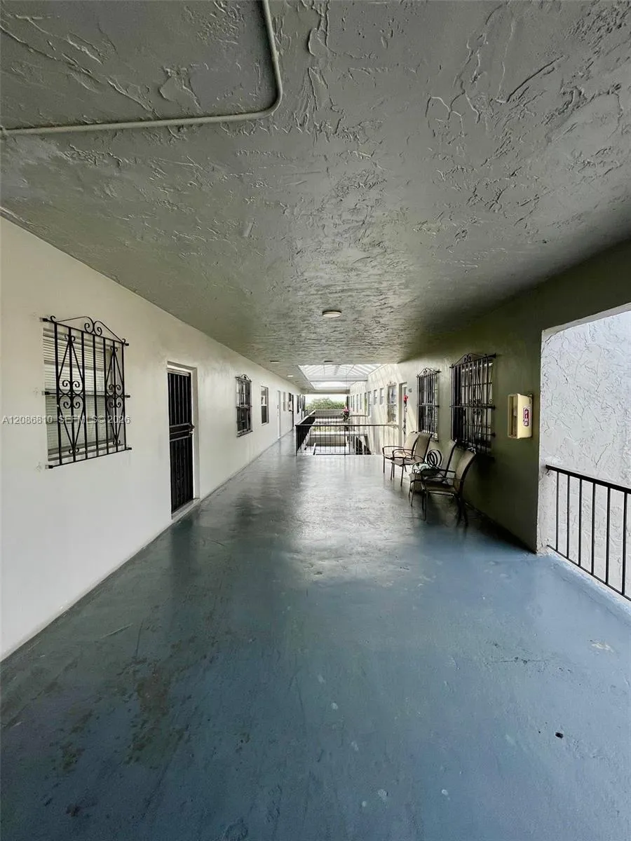 1035 W 77th St #412 Hialeah, FL 33014