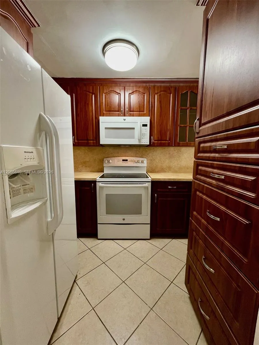 1035 W 77th St #412 Hialeah, FL 33014