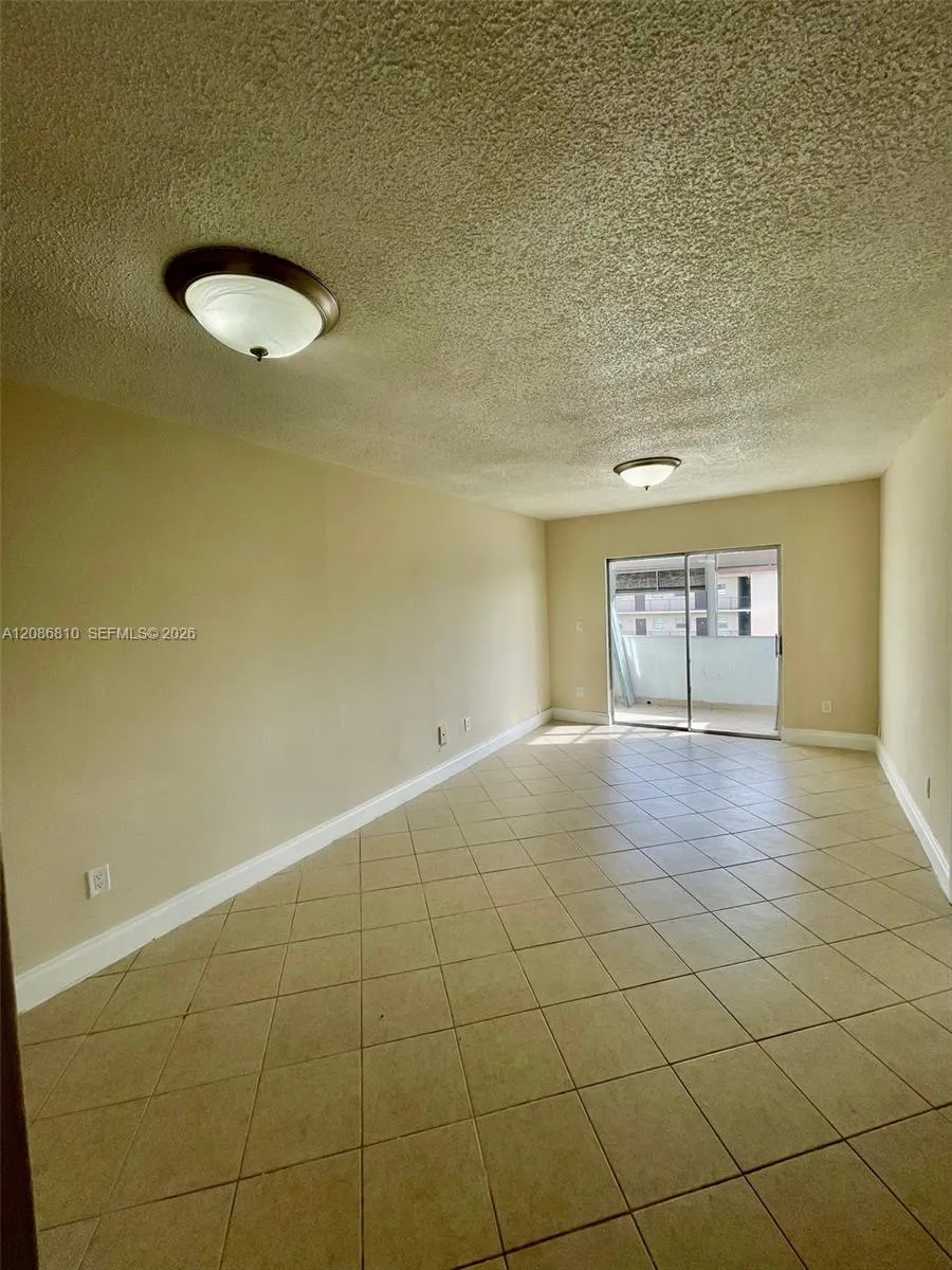 1035 W 77th St #412 Hialeah, FL 33014