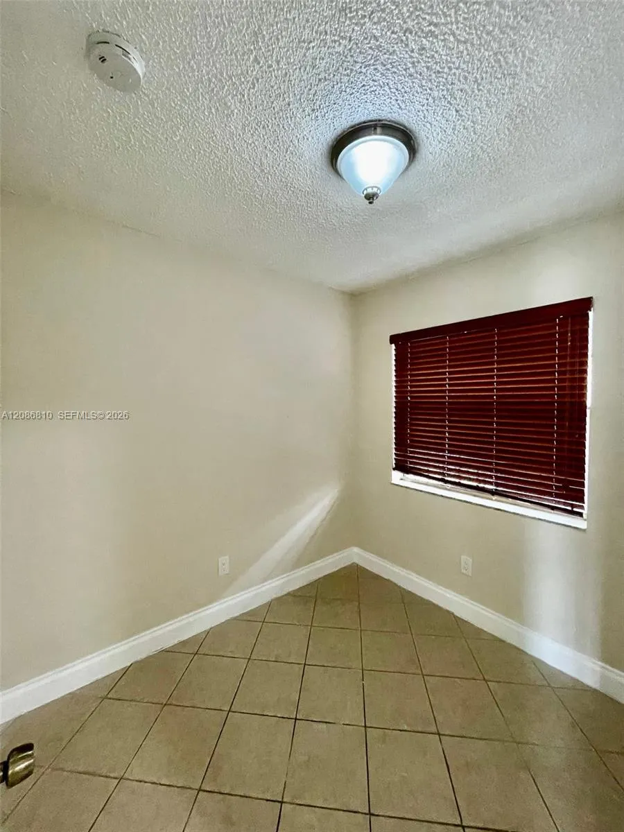 1035 W 77th St #412 Hialeah, FL 33014