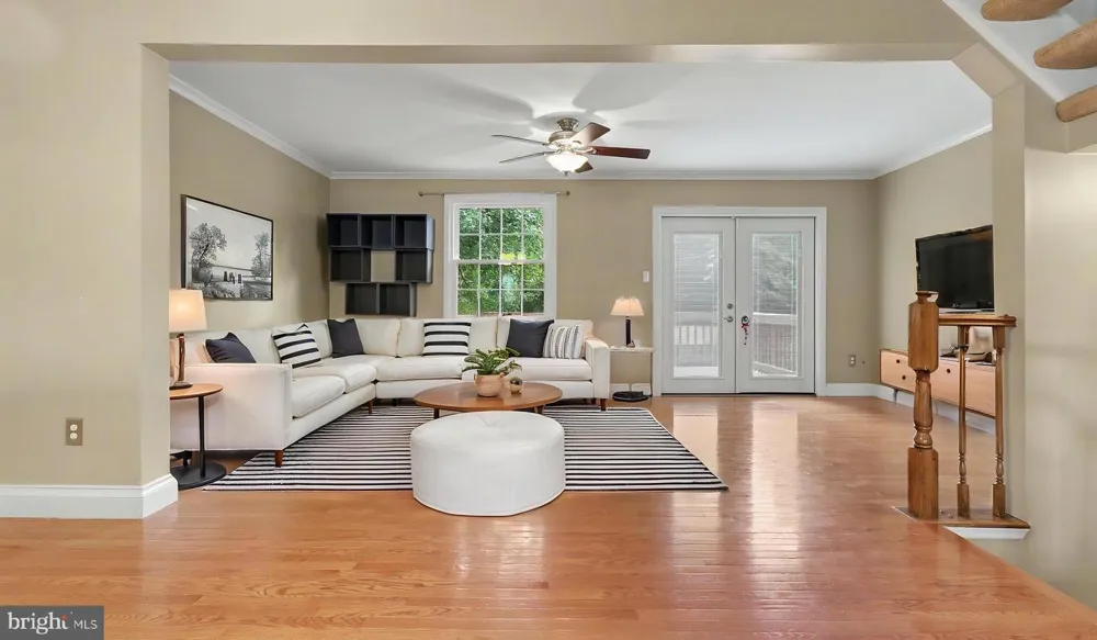 21744 LEATHERLEAF CIRCLE Sterling, VA 20164