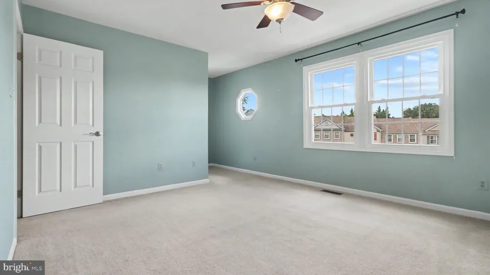 21744 LEATHERLEAF CIRCLE Sterling, VA 20164