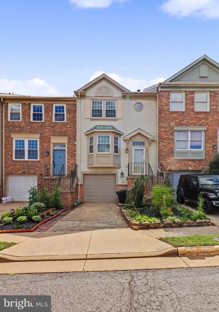 21744 LEATHERLEAF CIRCLE Sterling, VA 20164