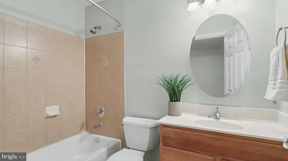 21744 LEATHERLEAF CIRCLE Sterling, VA 20164