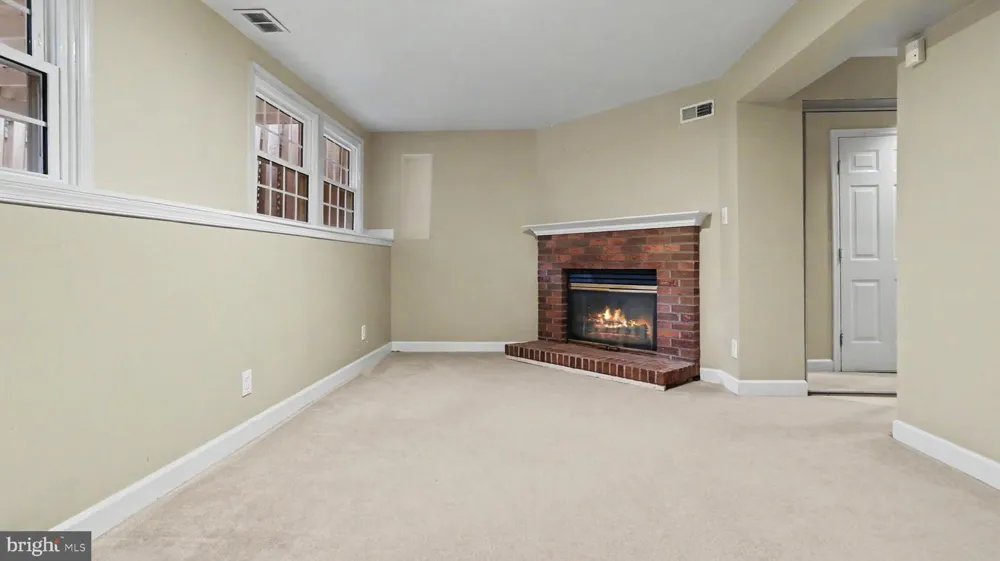 21744 LEATHERLEAF CIRCLE Sterling, VA 20164