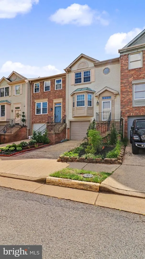 21744 LEATHERLEAF CIRCLE Sterling, VA 20164