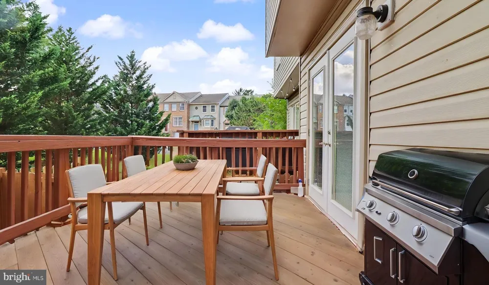 21744 LEATHERLEAF CIRCLE Sterling, VA 20164