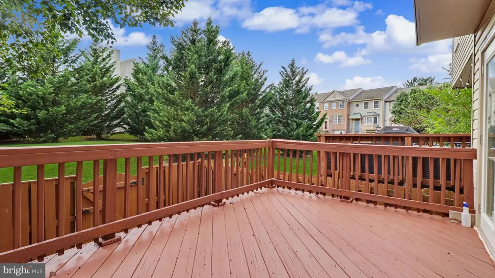 21744 LEATHERLEAF CIRCLE Sterling, VA 20164
